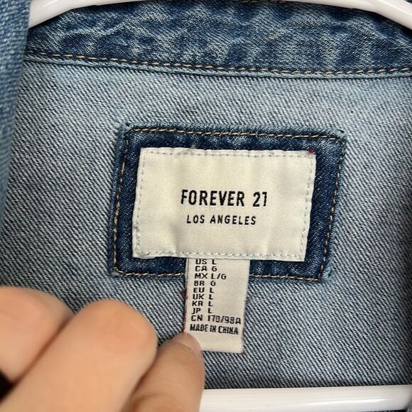 Forever 21 Women’s Blue Medium Wash Distressed Button Up Denim Jacket Size L‎ - Picture 2 of 13